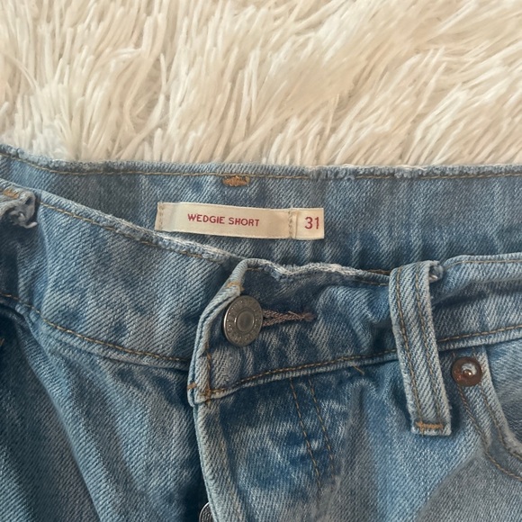 Levi’s destroyed wedgies shorts - Picture 3 of 3